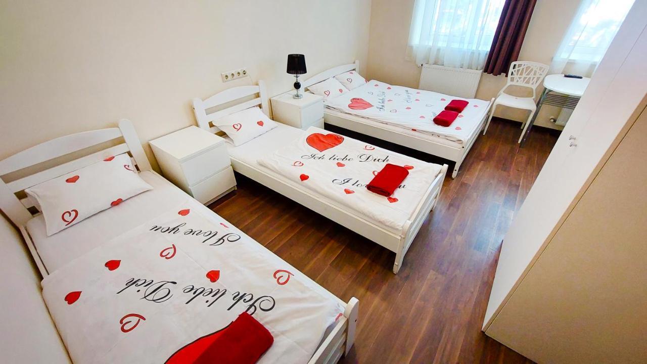 Happy Hotel Рига Экстерьер фото
