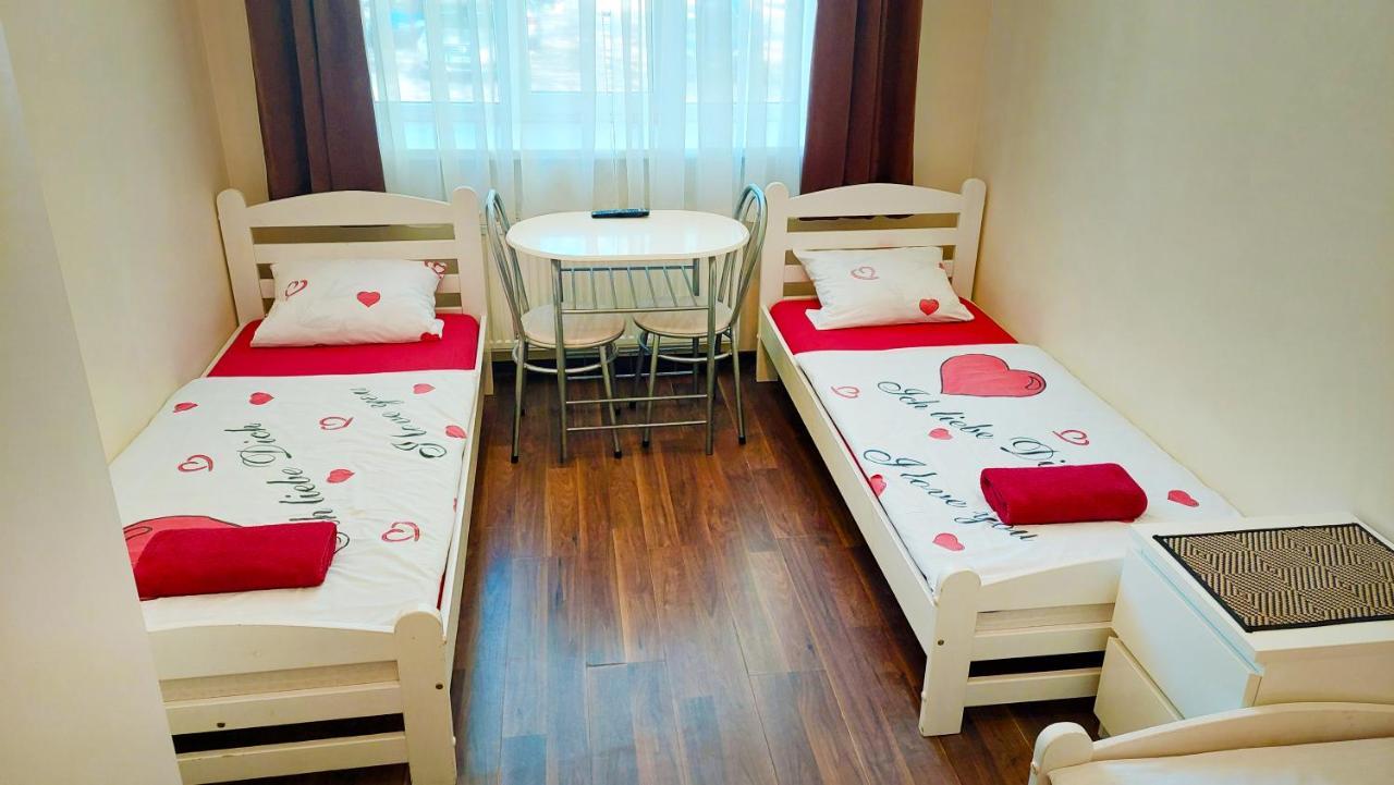 Happy Hotel Рига Экстерьер фото