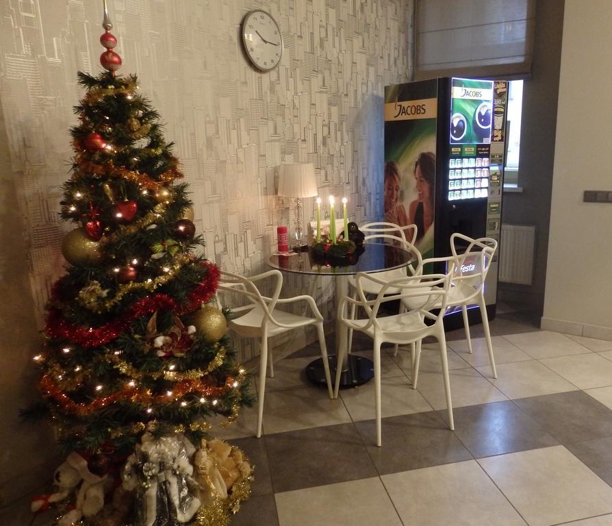 Happy Hotel Рига Экстерьер фото
