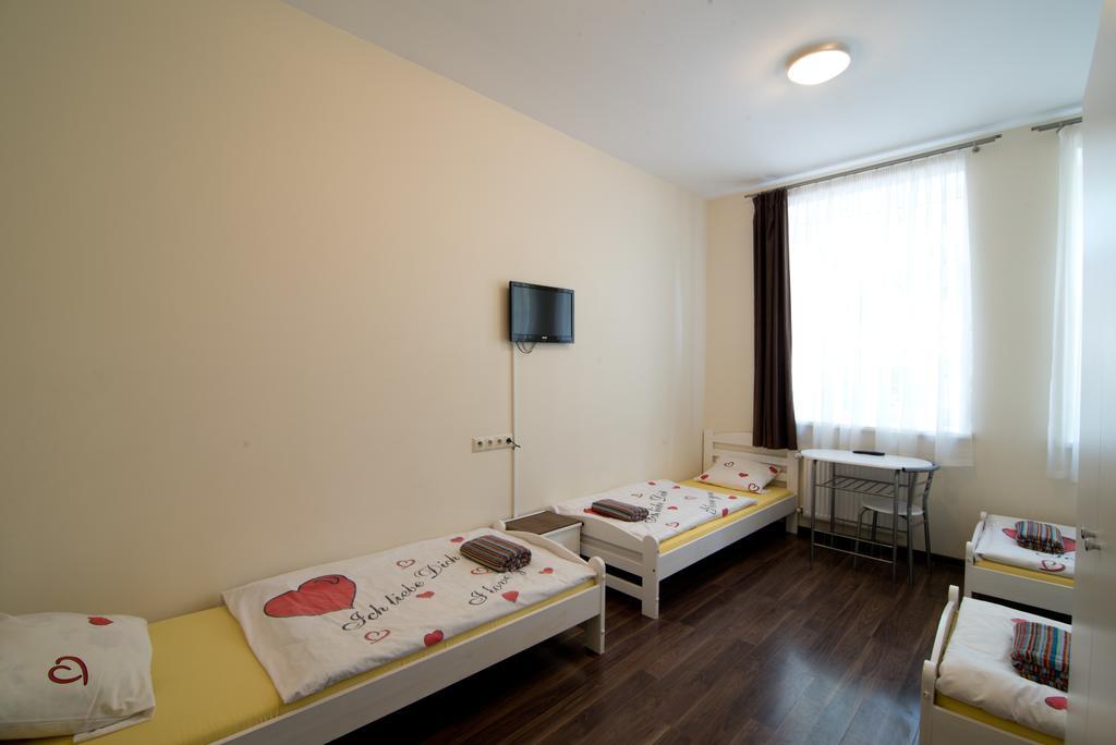 Happy Hotel Рига Экстерьер фото