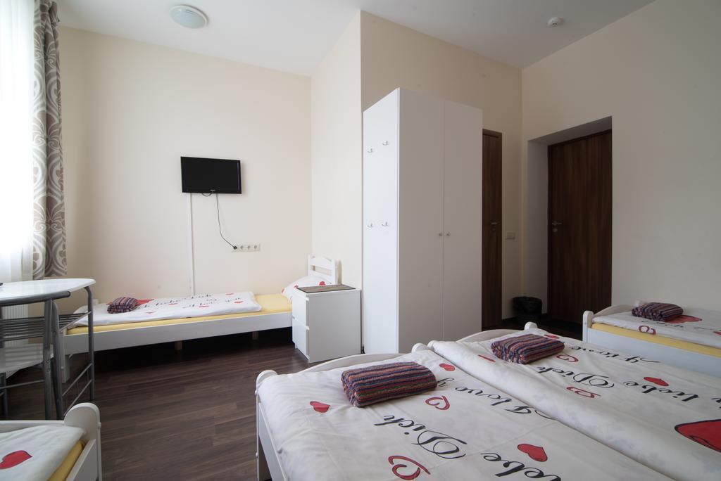 Happy Hotel Рига Экстерьер фото