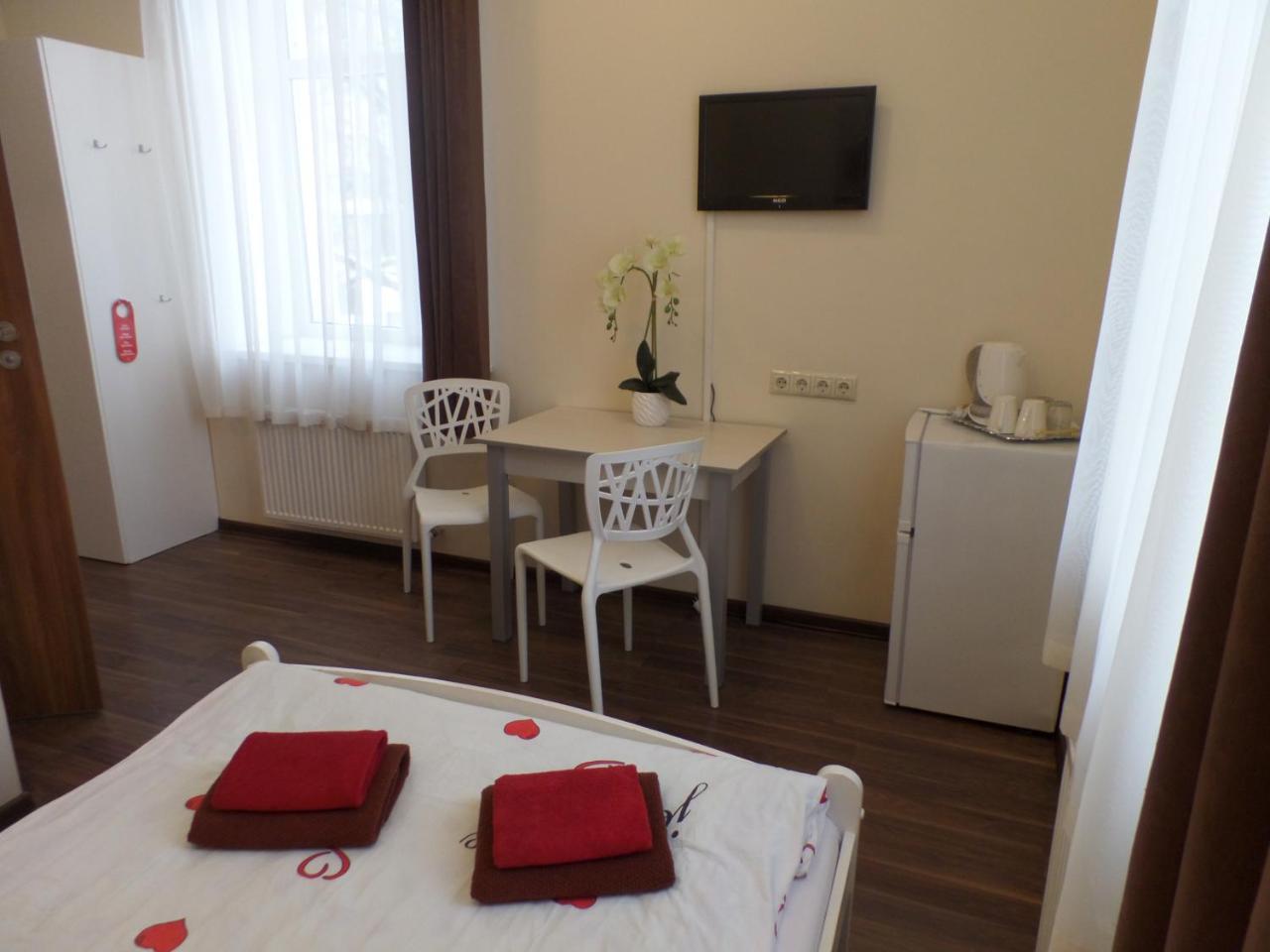 Happy Hotel Рига Экстерьер фото